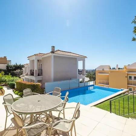 Holiday home #83 Modern & Relaxing House With Pool *